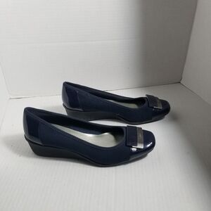ANNE KLEIN SMALL WEDGE BLUE SHOE SIZE 6.5